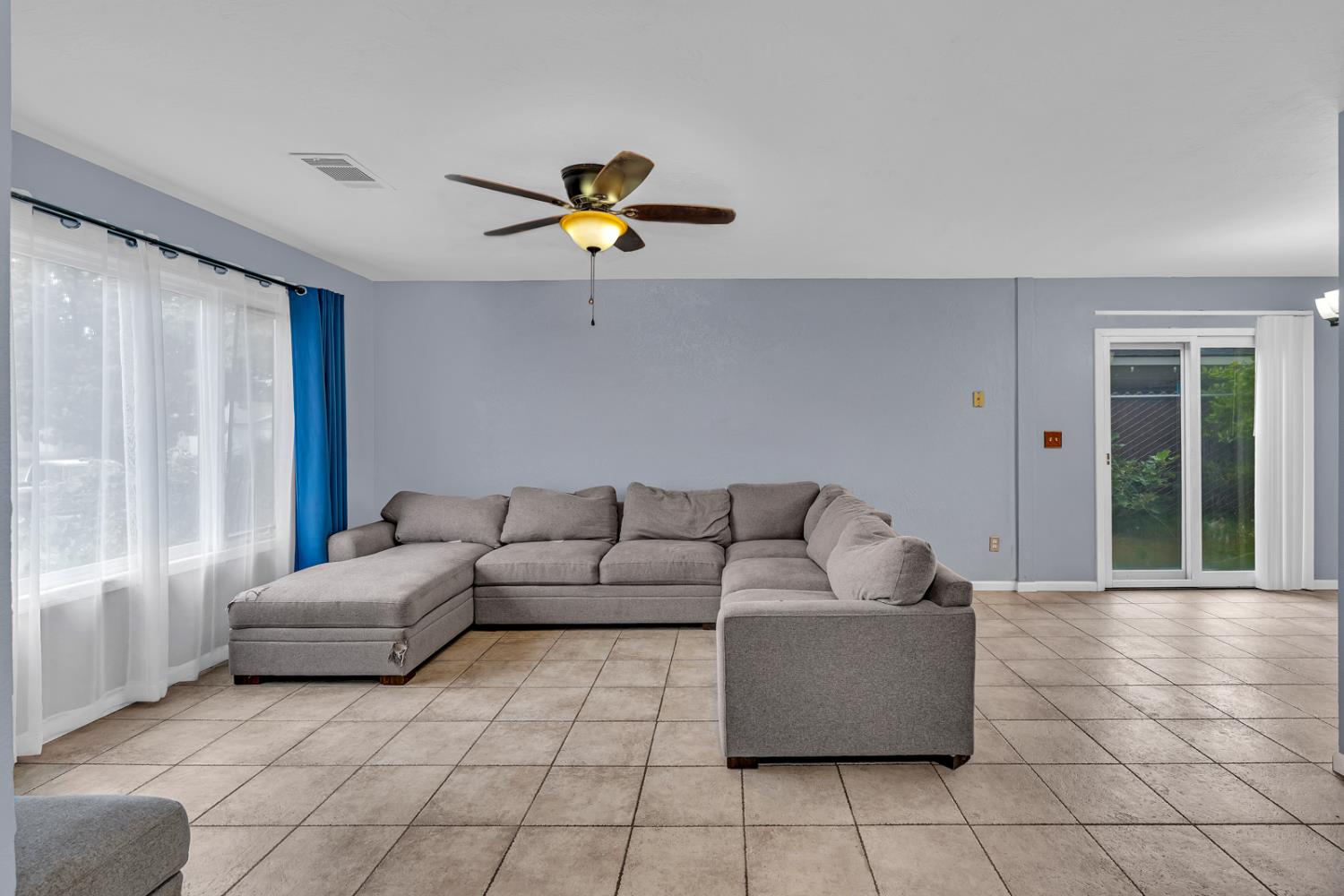 1188 W Pinedale Ave, Fresno, CA 93711