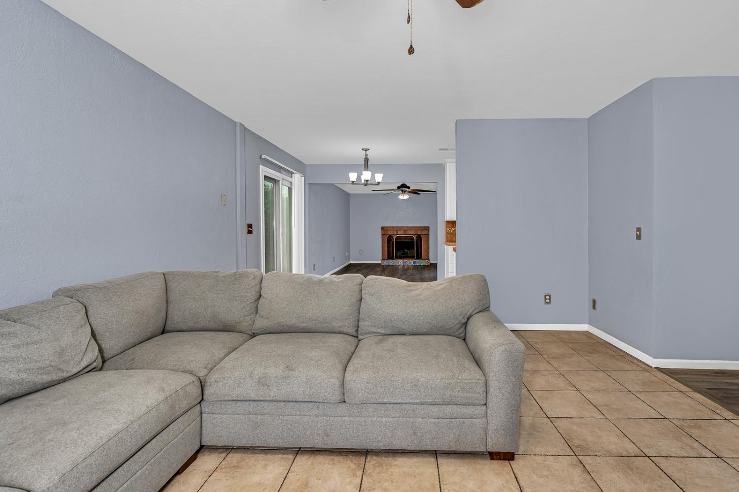 1188 W Pinedale Ave, Fresno, CA 93711