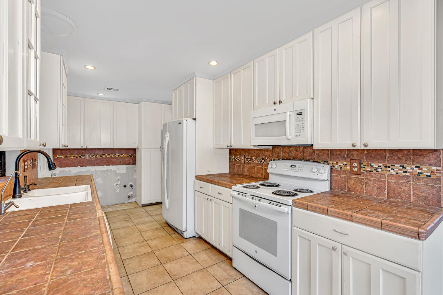 1188 W Pinedale Ave, Fresno, CA 93711