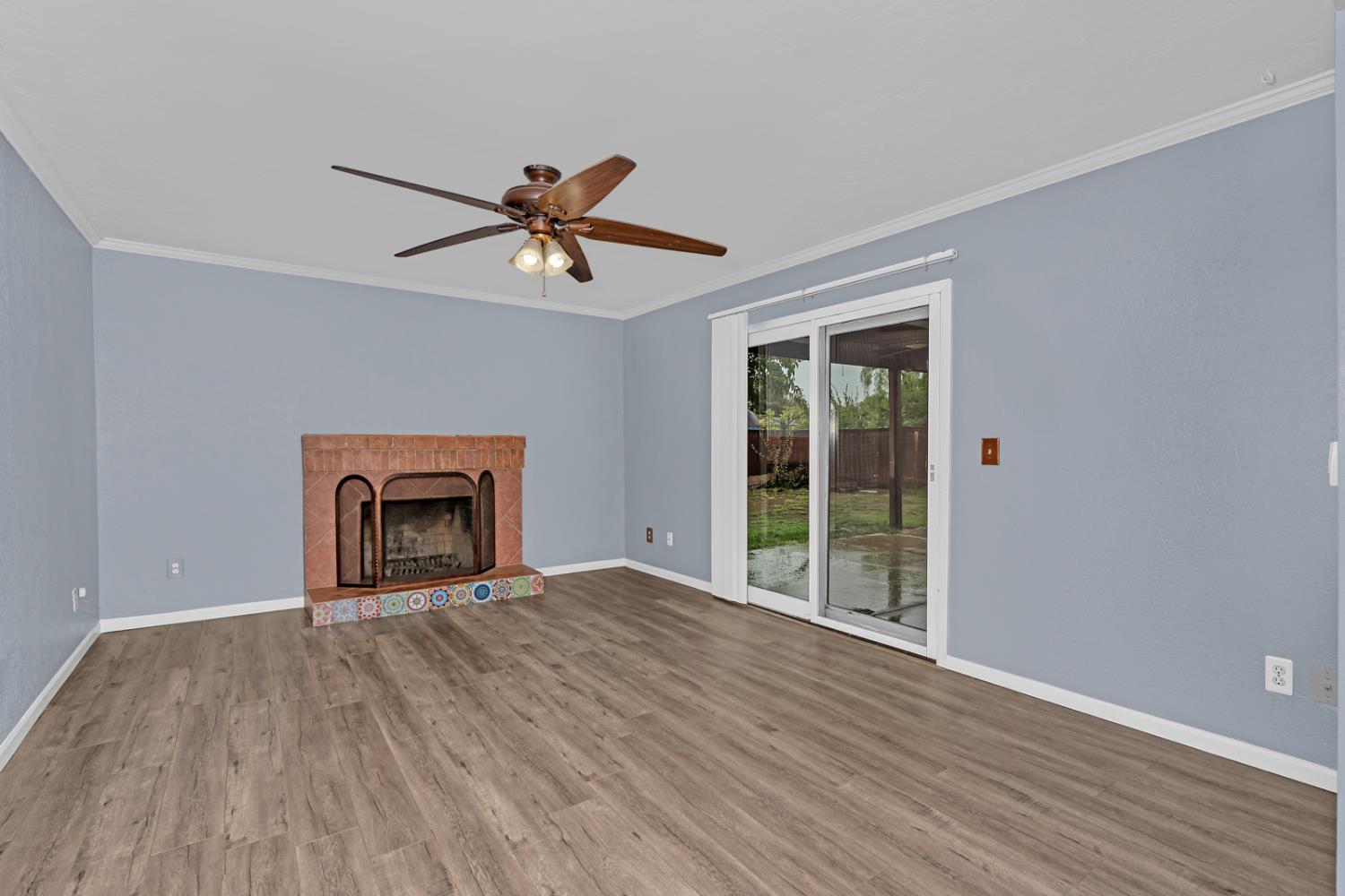 1188 W Pinedale Ave, Fresno, CA 93711