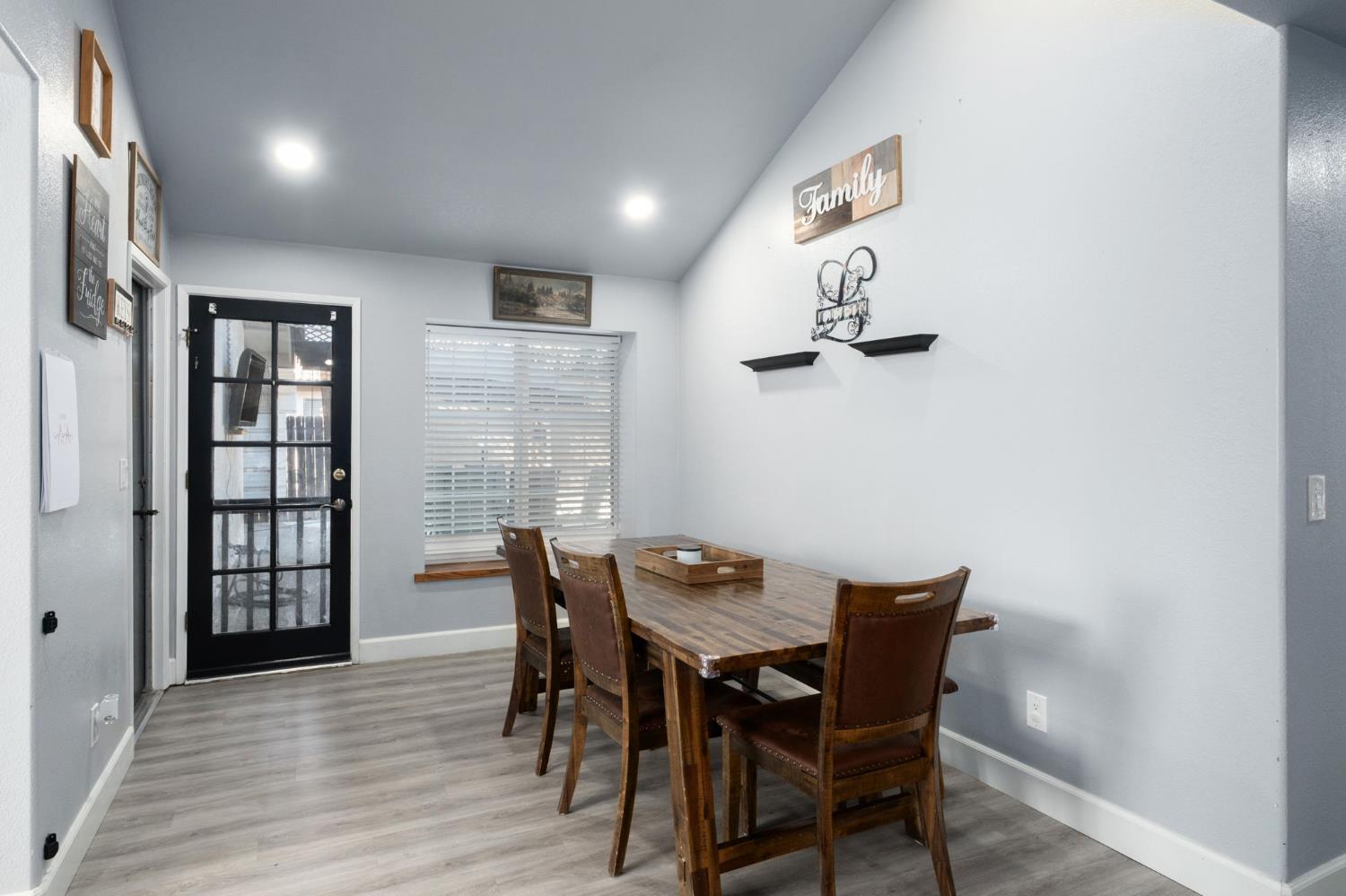 2237 Los Altos Ave, Clovis, CA 93611