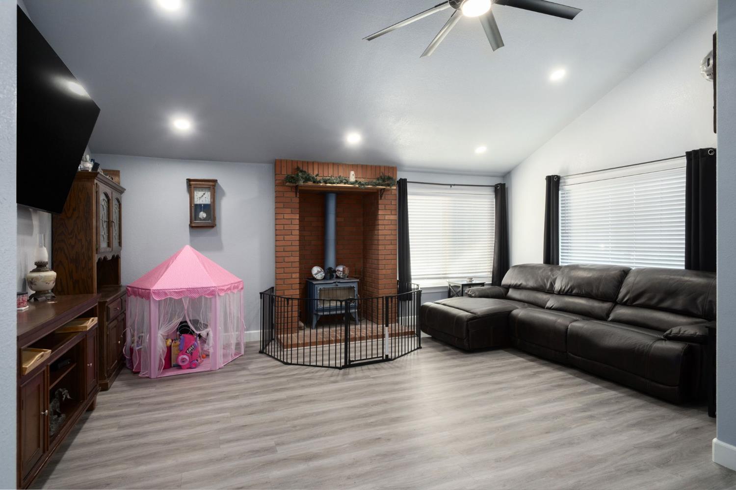 2237 Los Altos Ave, Clovis, CA 93611