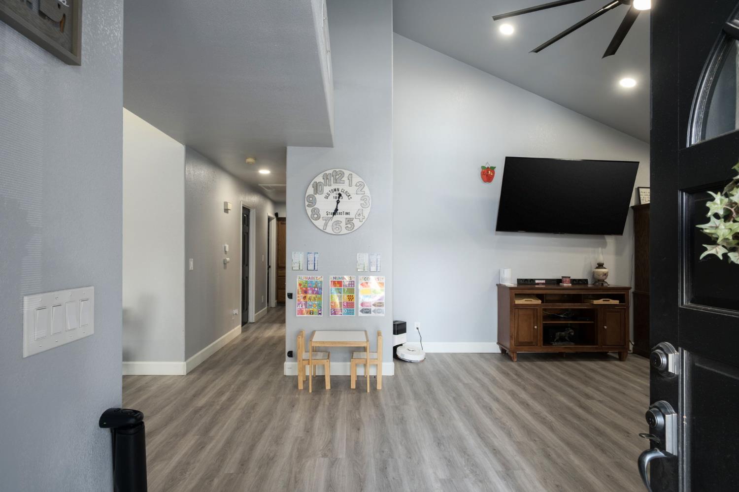 2237 Los Altos Ave, Clovis, CA 93611