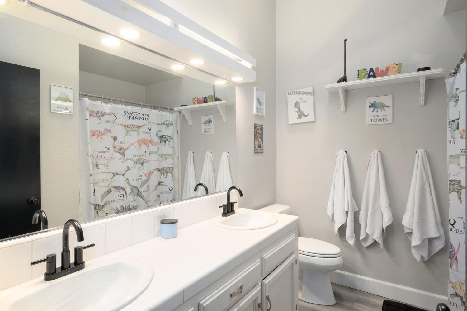 2237 Los Altos Ave, Clovis, CA 93611