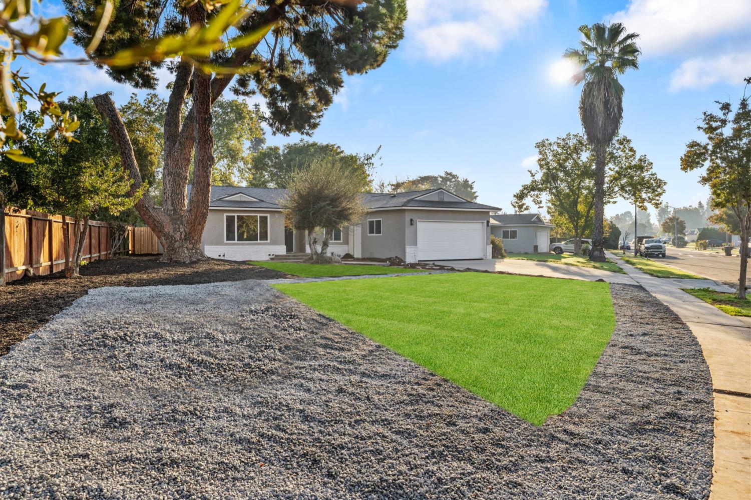 5374 N Santa Fe, Fresno, CA 93711