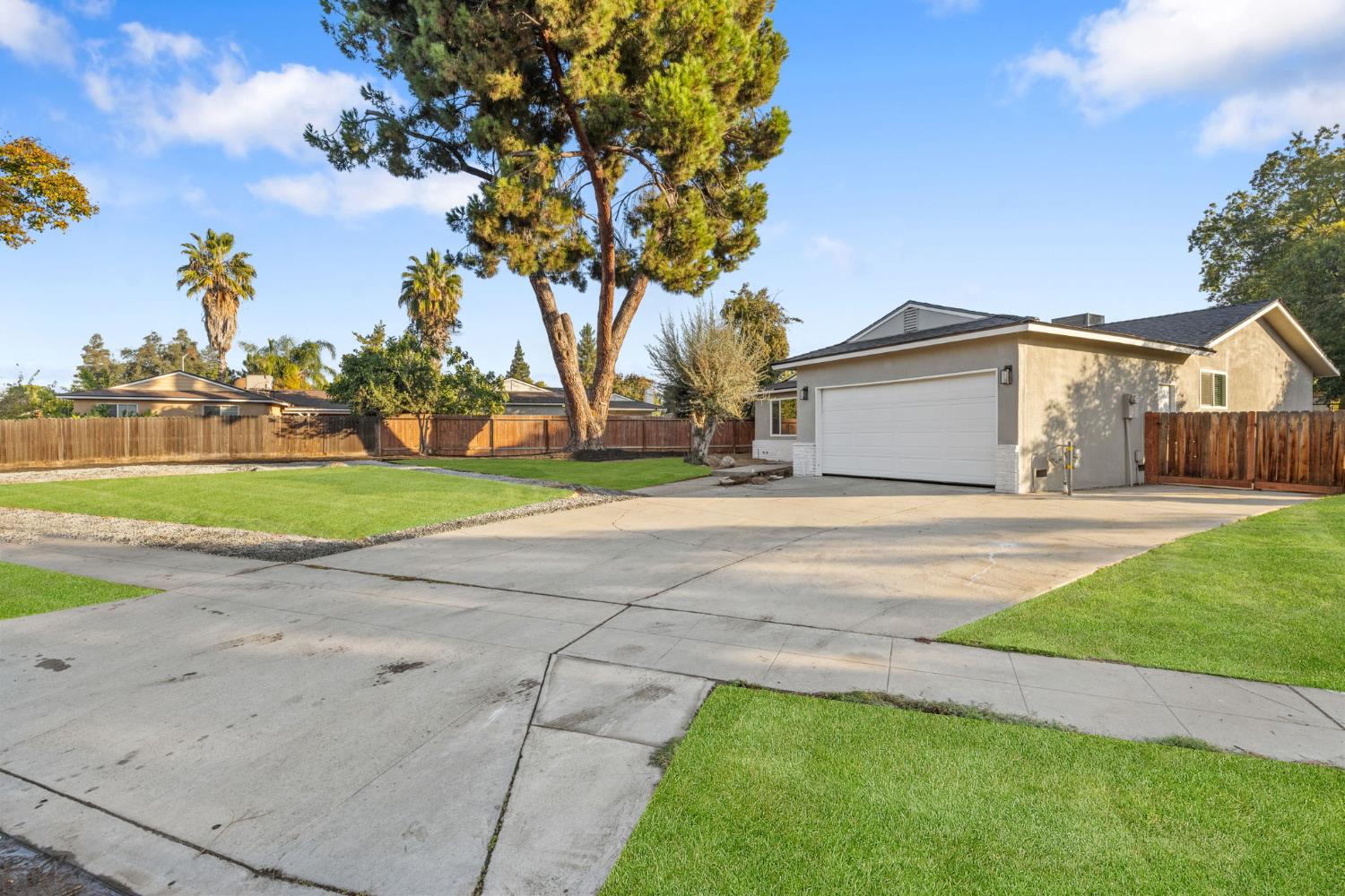 5374 N Santa Fe, Fresno, CA 93711