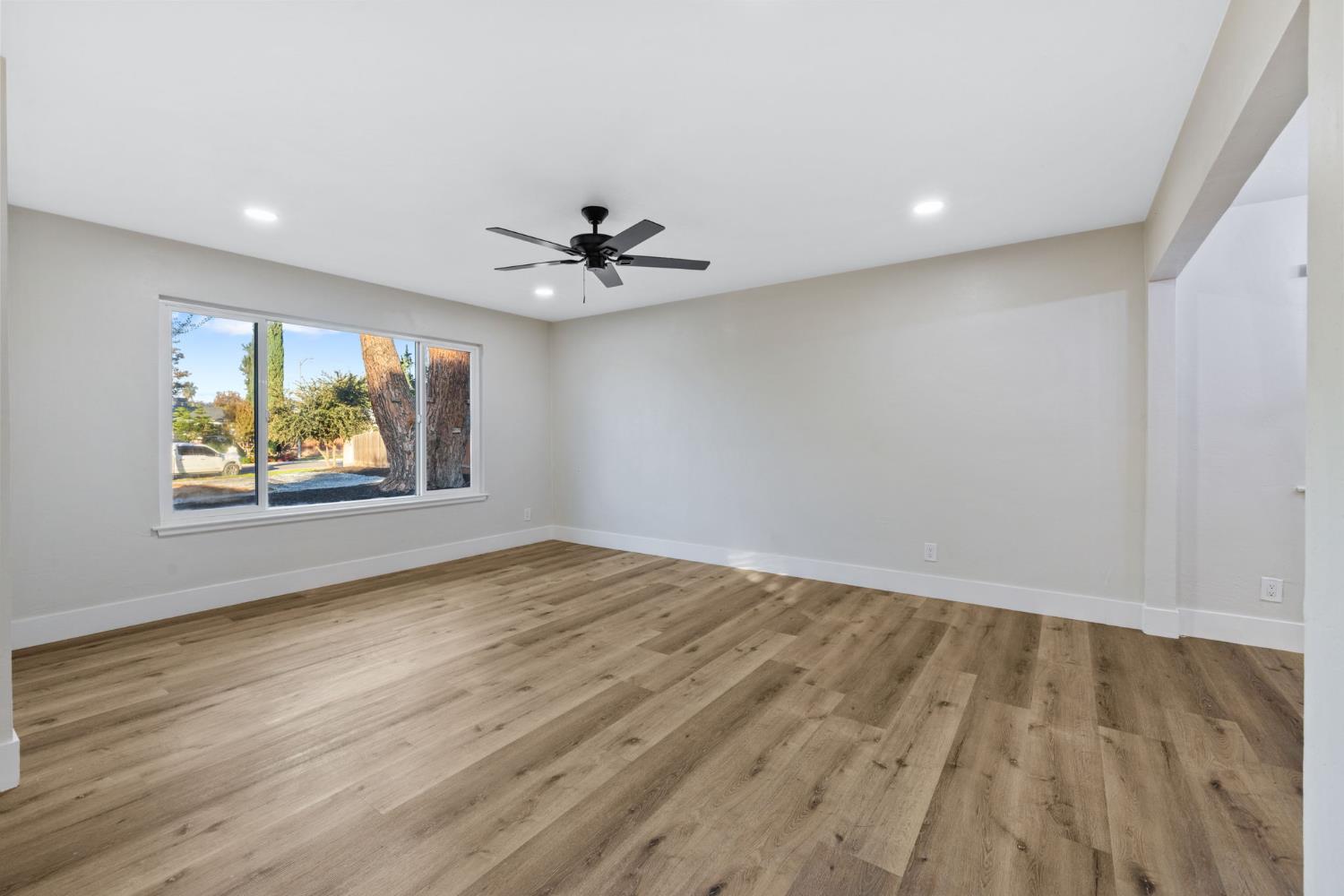 5374 N Santa Fe, Fresno, CA 93711