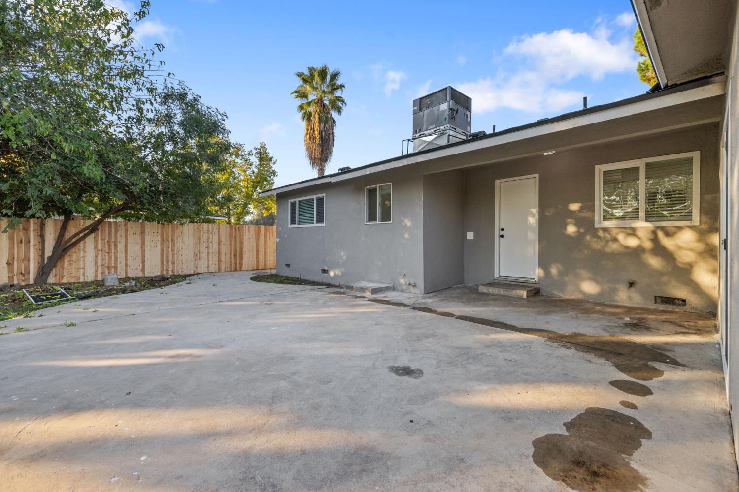 5374 N Santa Fe, Fresno, CA 93711