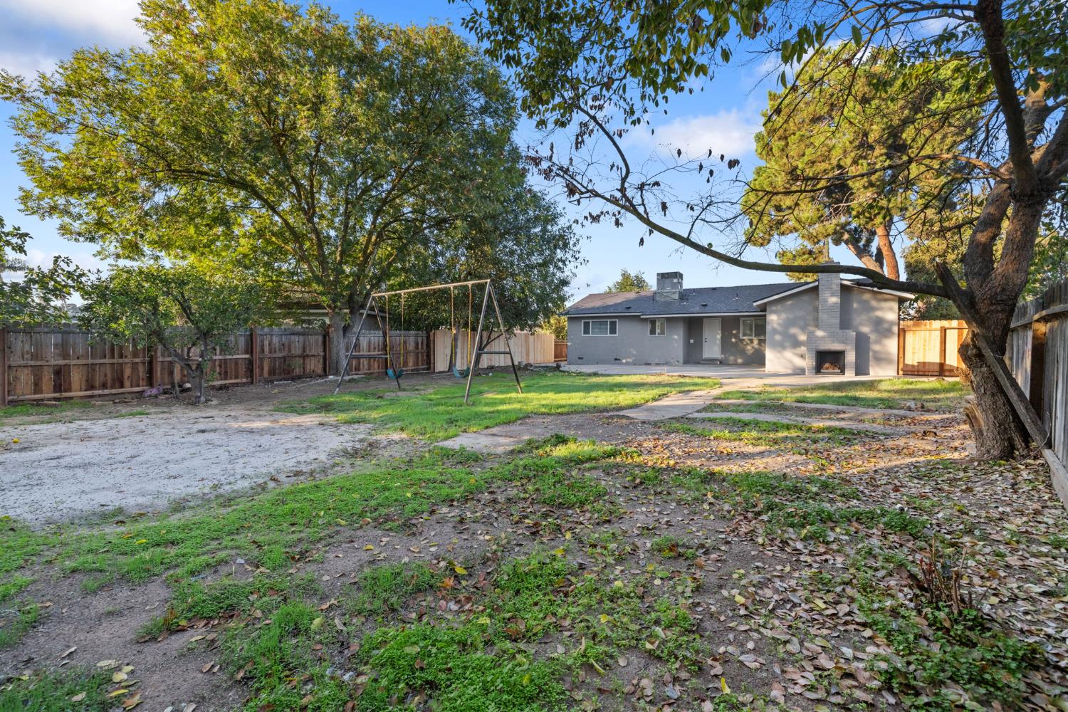 5374 N Santa Fe, Fresno, CA 93711