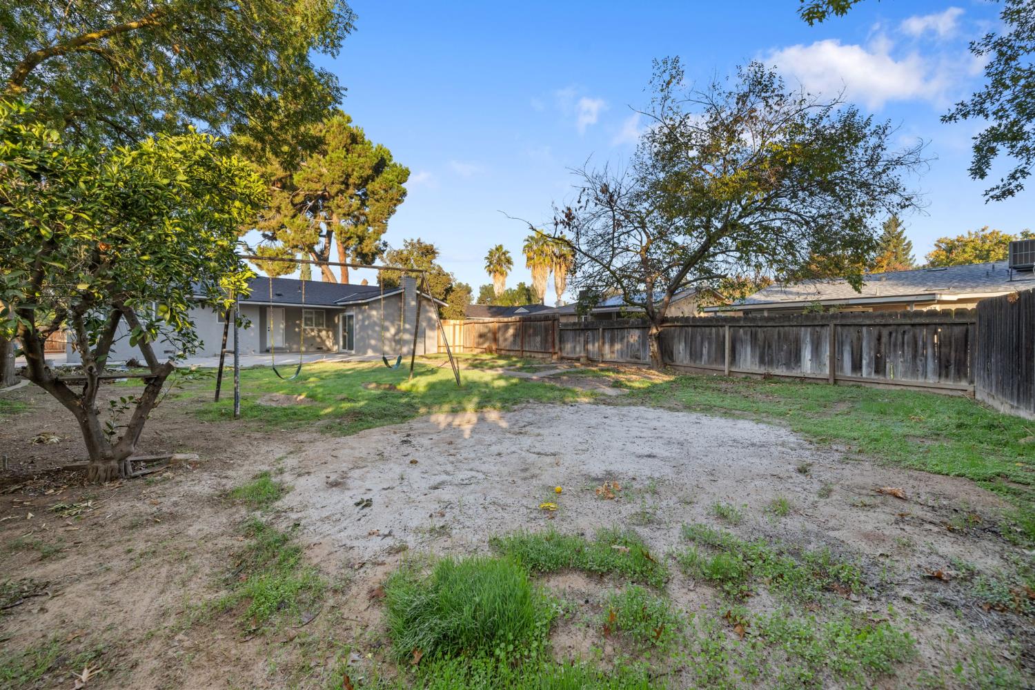 5374 N Santa Fe, Fresno, CA 93711