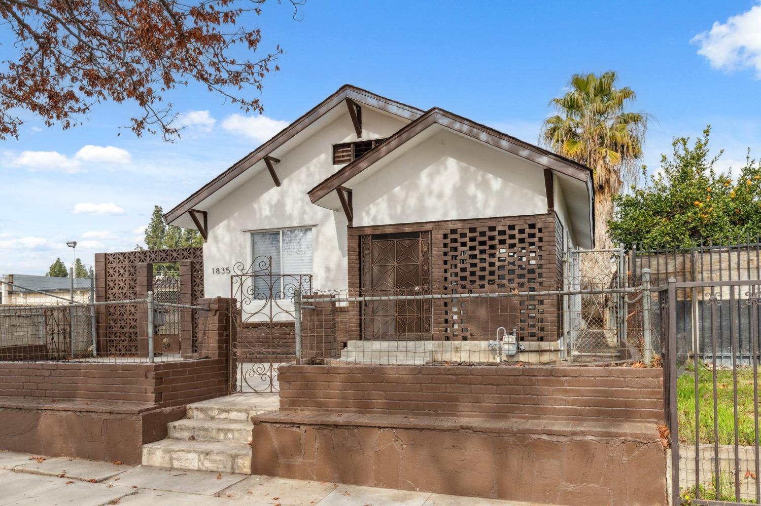 1835 E Clay, Fresno, CA 93701