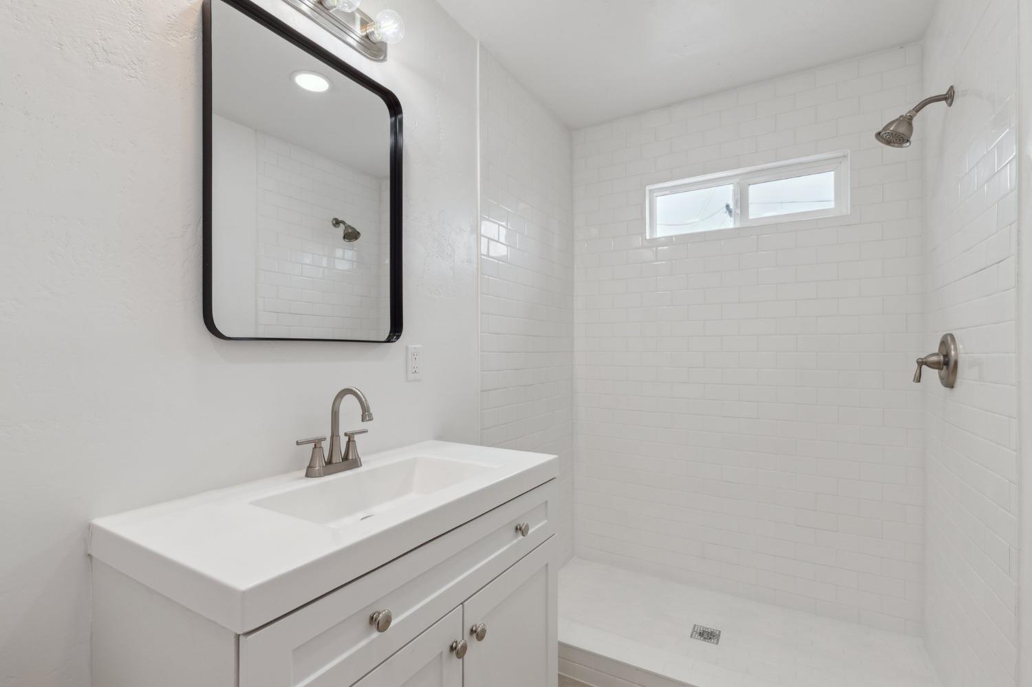 1835 E Clay, Fresno, CA 93701