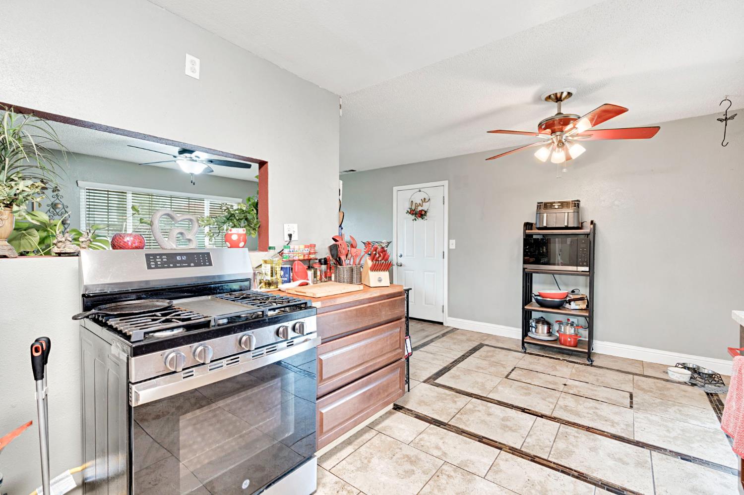 5658 E Bernadine, Fresno, CA 93727