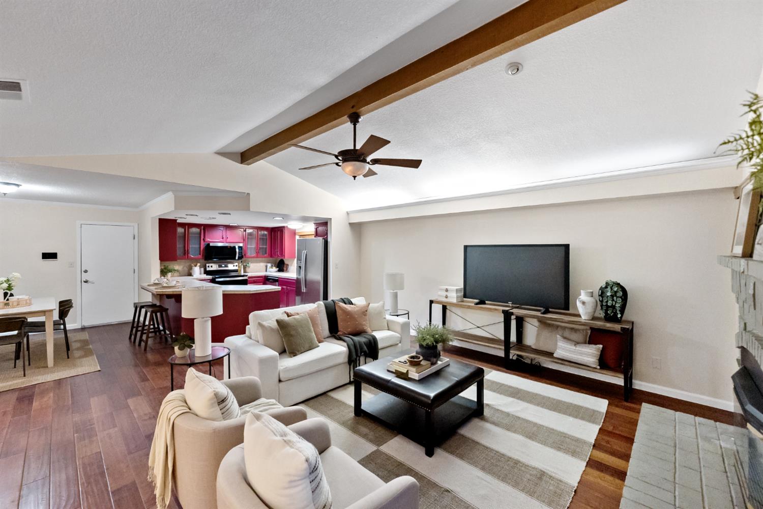 304 E Omaha Ave, Fresno, CA 93720