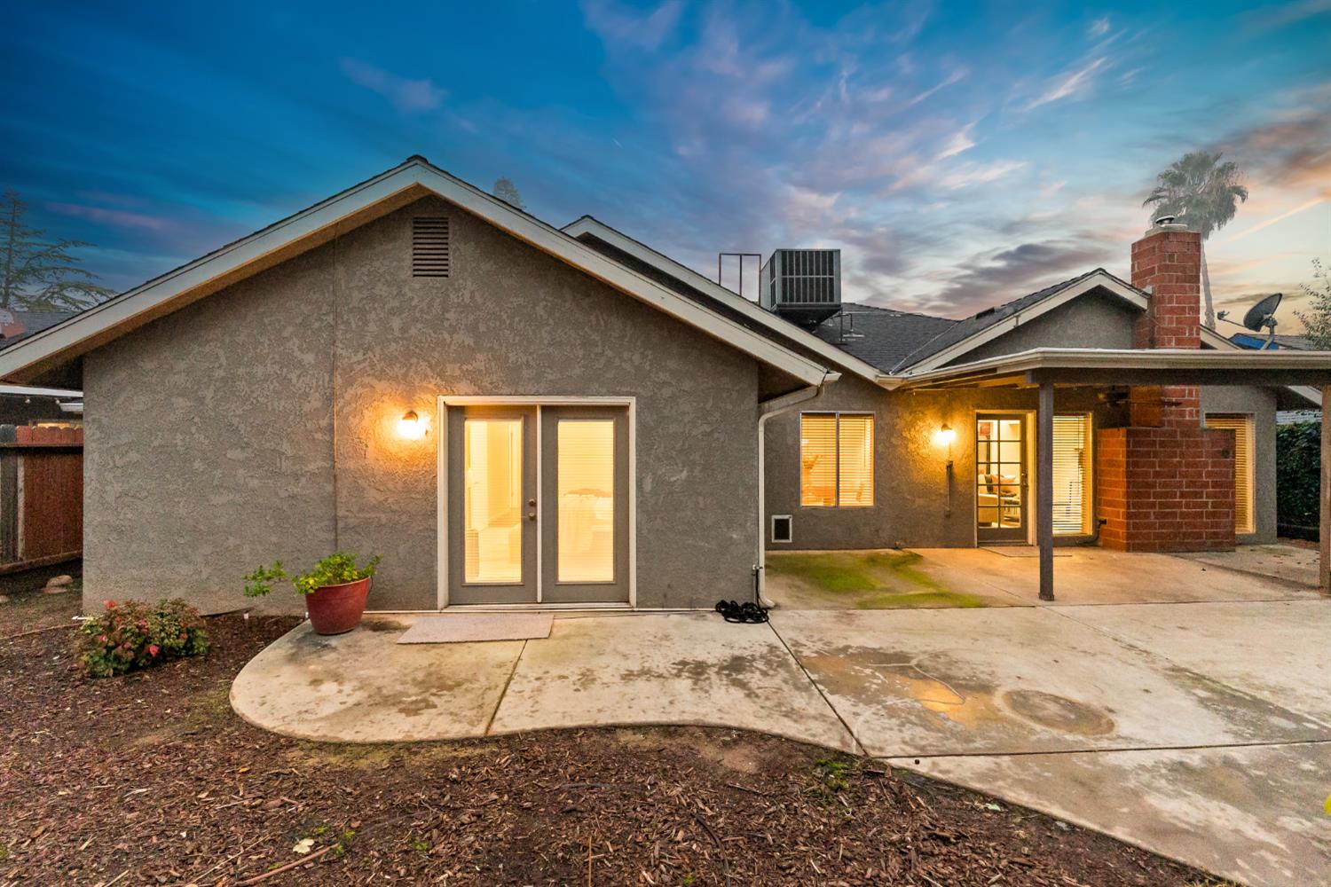 304 E Omaha Ave, Fresno, CA 93720