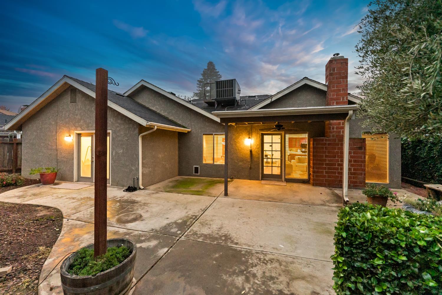 304 E Omaha Ave, Fresno, CA 93720