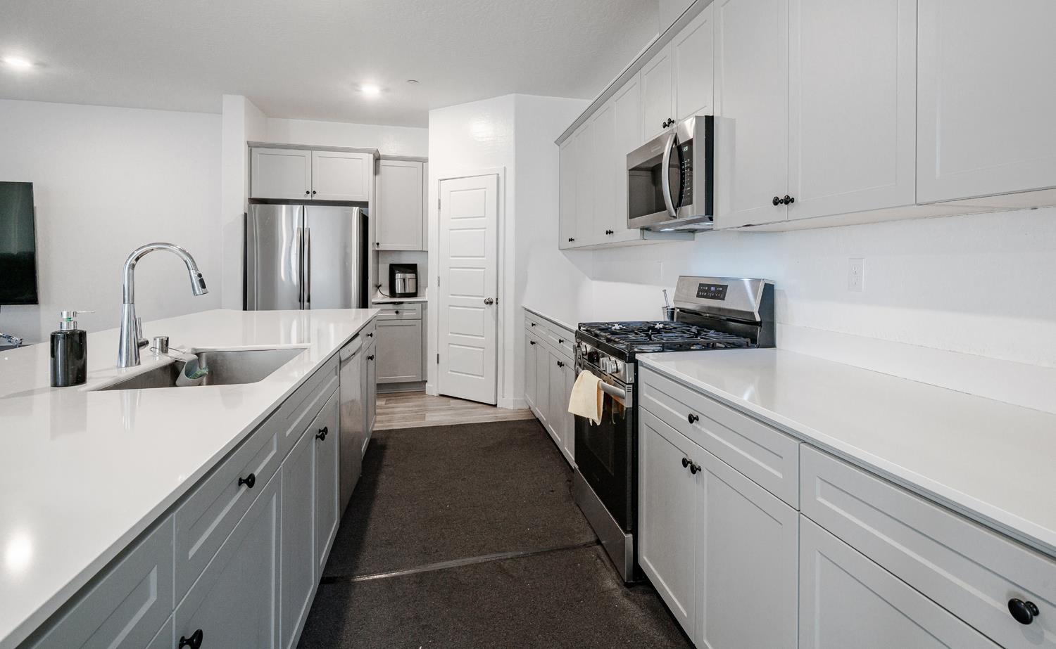 2735 N Redda Rd, Fresno, CA 93737