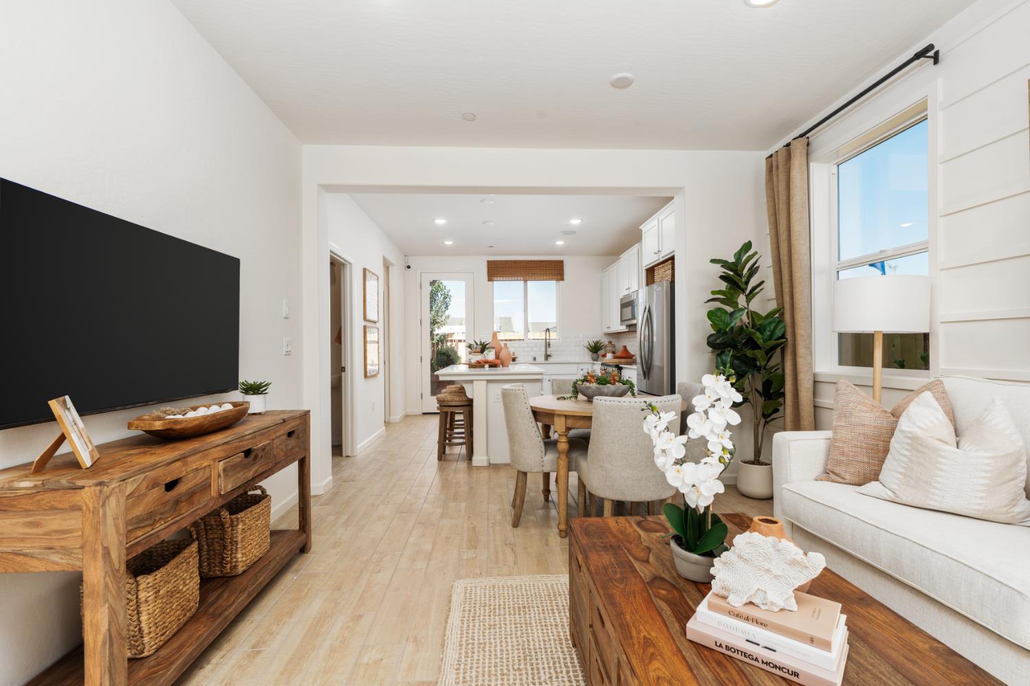 1525 Redbrick Ln, Clovis, CA 93619