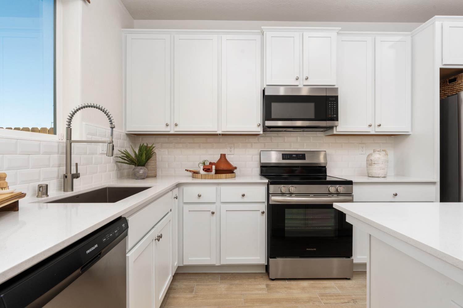 1525 Redbrick Ln, Clovis, CA 93619