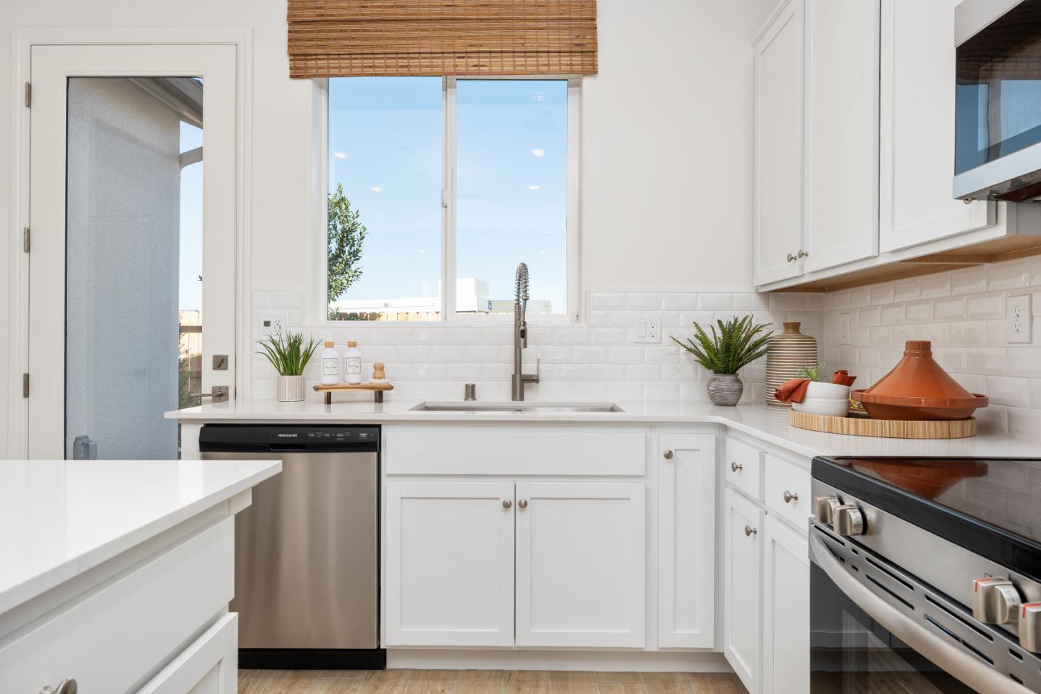 1525 Redbrick Ln, Clovis, CA 93619