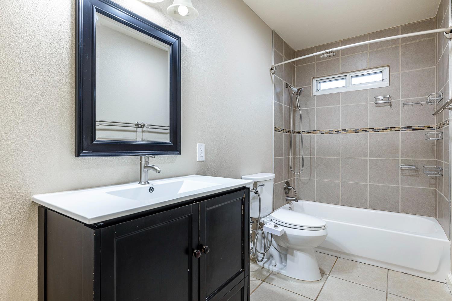 4466 N Meridian Ave, Fresno, CA 93726