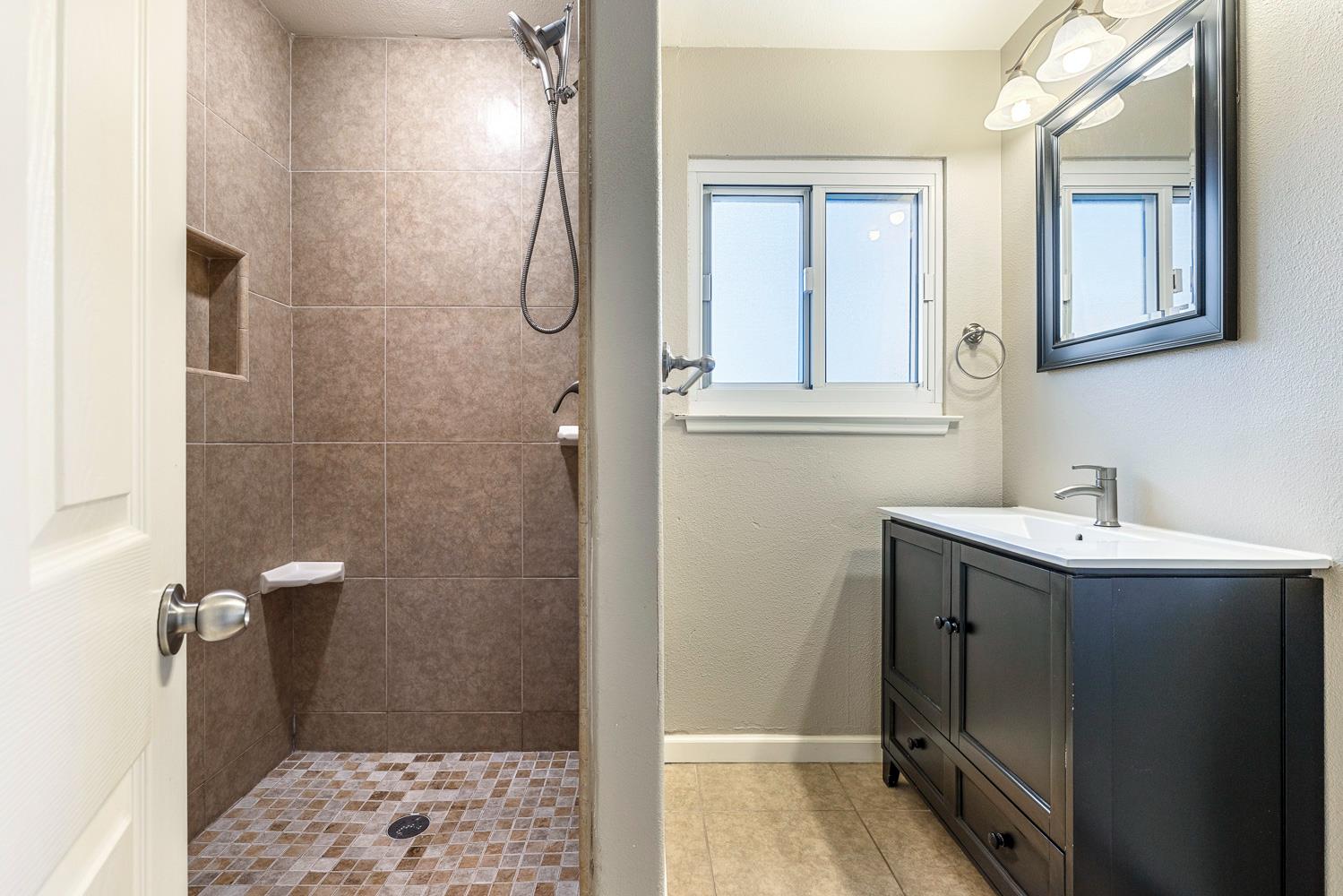 4466 N Meridian Ave, Fresno, CA 93726