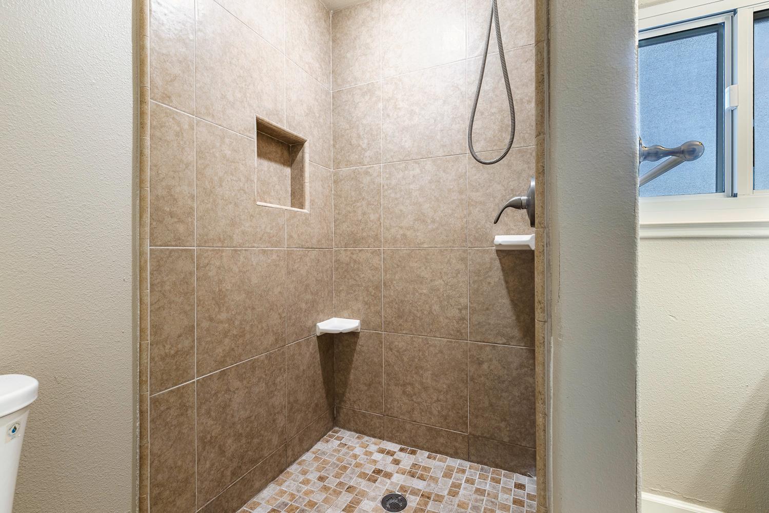 4466 N Meridian Ave, Fresno, CA 93726