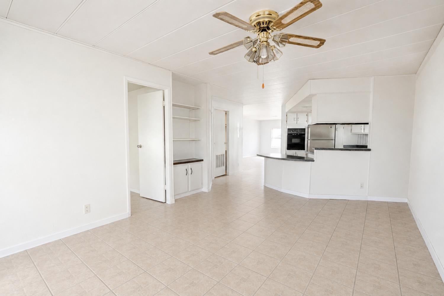 1218 E Cleveland Ave #152, Madera, CA 93638