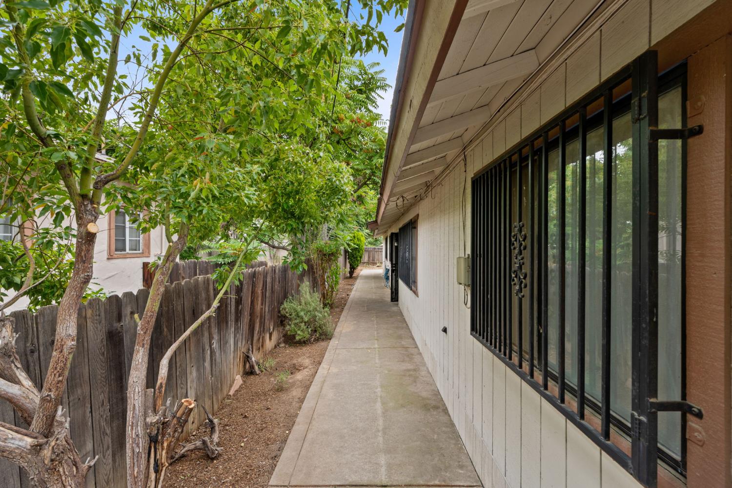 2730 N Wishon Ave, Fresno, CA 93704