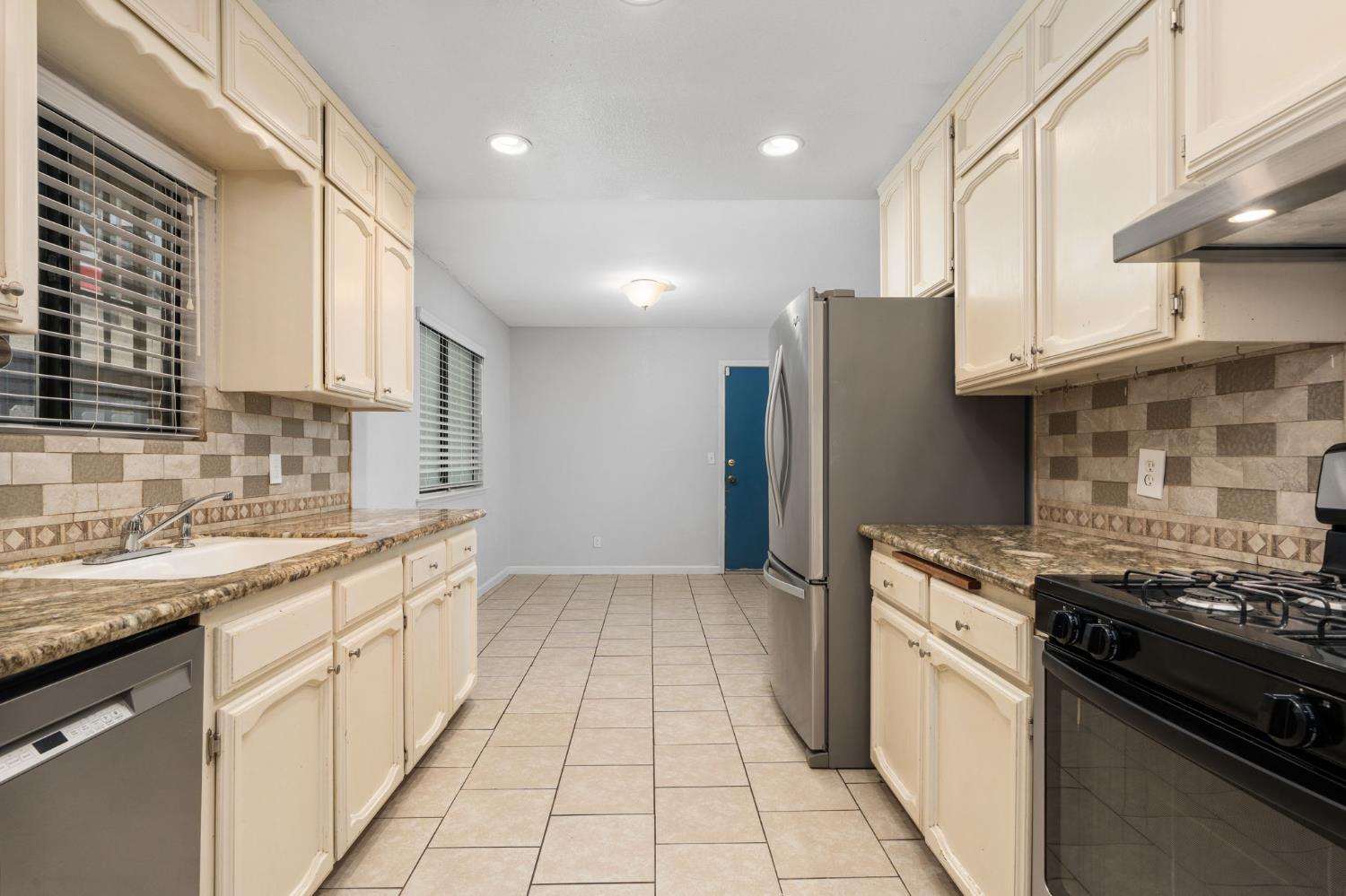 2730 N Wishon Ave, Fresno, CA 93704