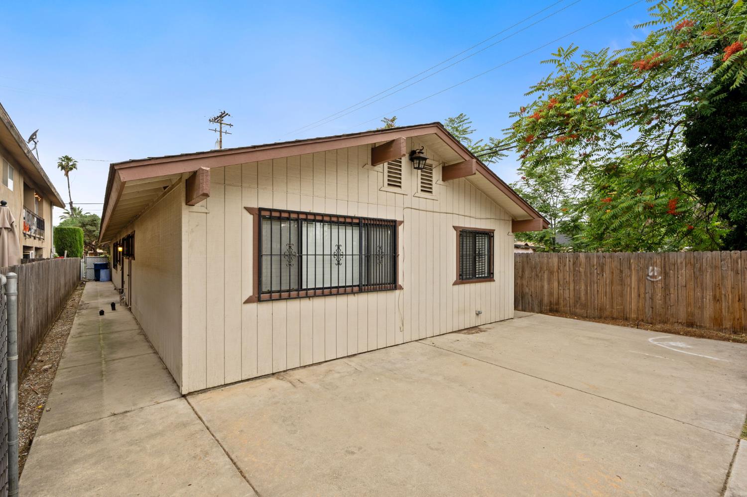 2730 N Wishon Ave, Fresno, CA 93704