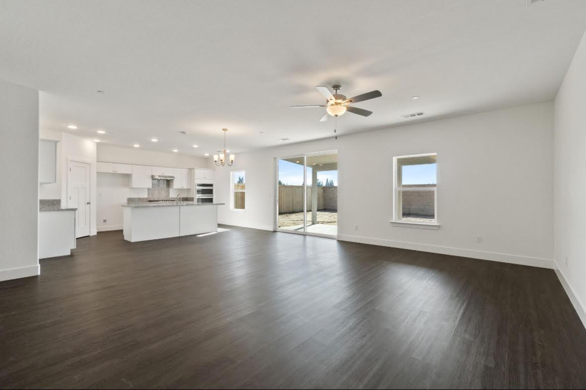 1207 Via Valencia, Madera, CA 93637