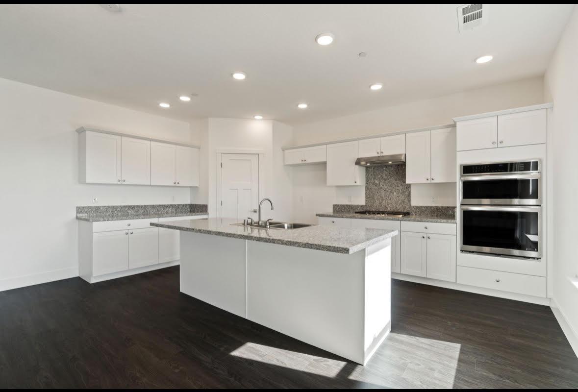 1207 Via Valencia, Madera, CA 93637