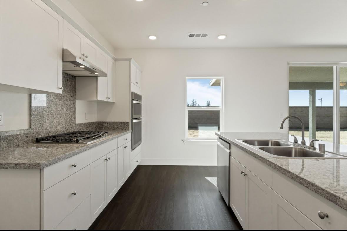 1207 Via Valencia, Madera, CA 93637