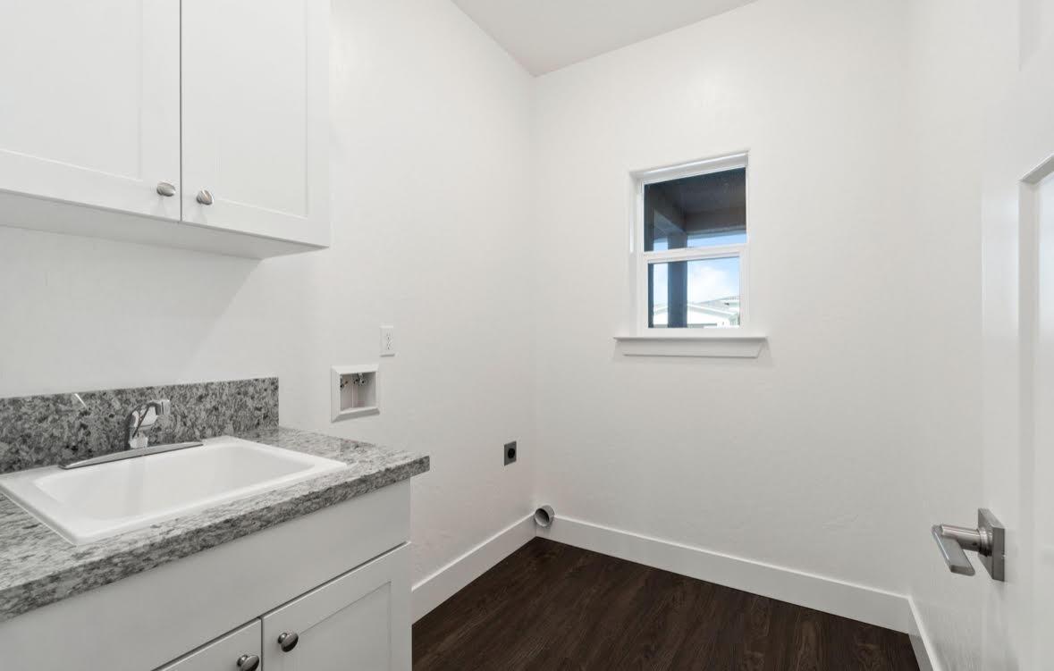 1207 Via Valencia, Madera, CA 93637